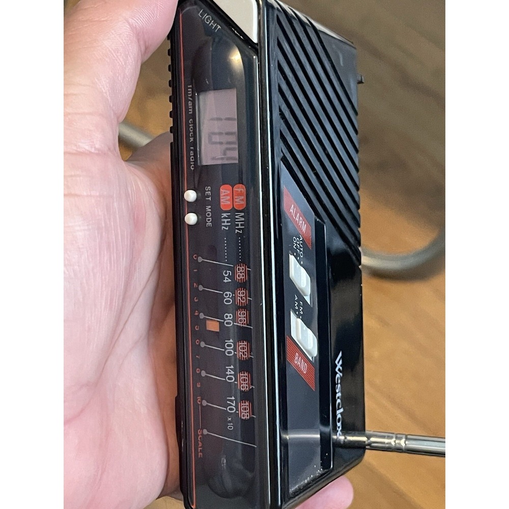 Cosmo Model No CR 2508 Portable AM/FM Clock Radio Works But (read Description)